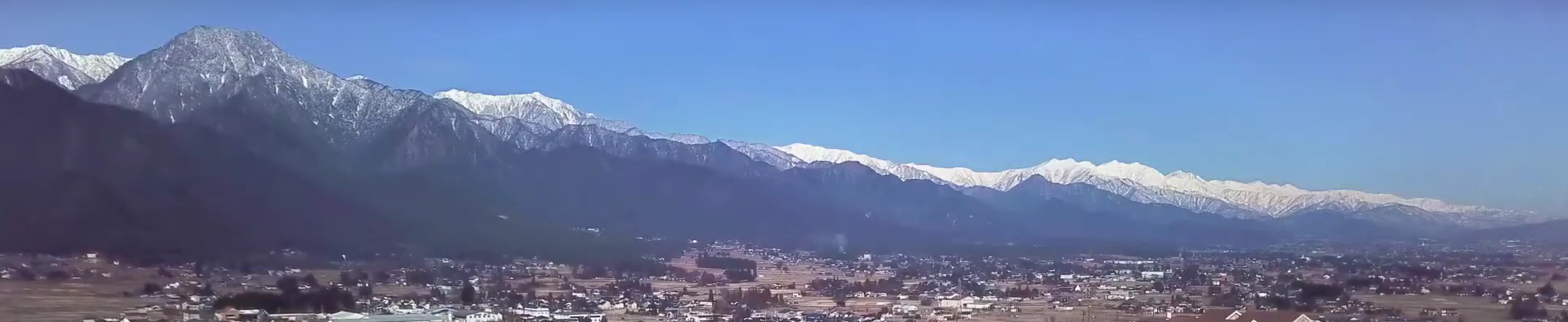 山の尾根が広がる様子